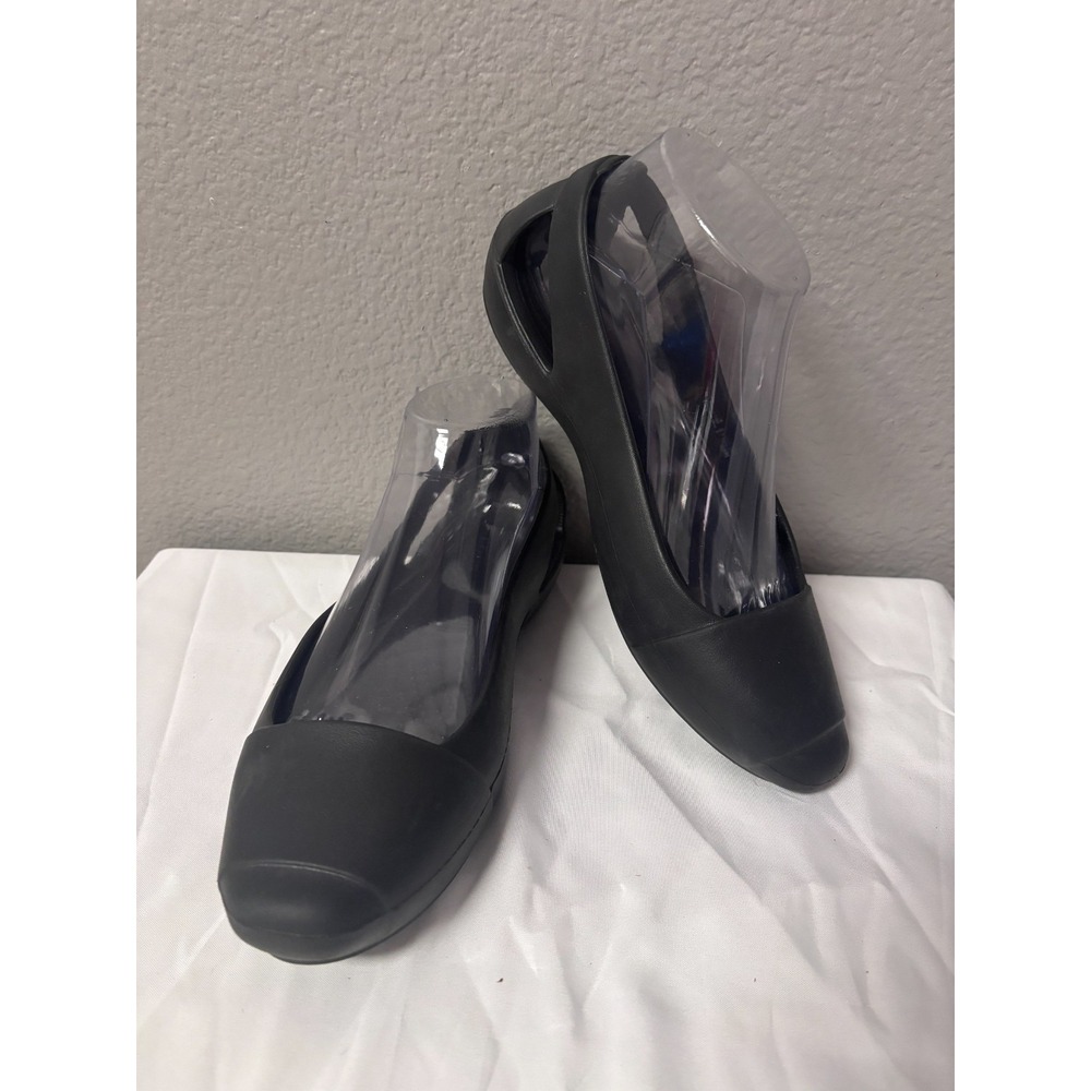 Crocs Womens 7 Rio Flat Black Pointed Toe Cut Out Comfort Gorpcore Shoes